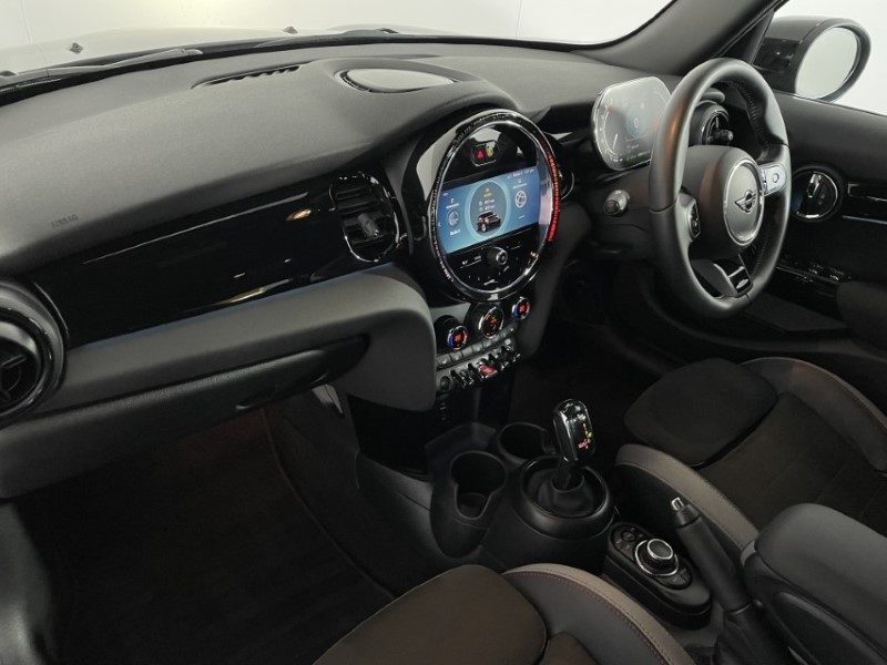 2023 (73) MINI HATCHBACK 1.5 Cooper Sport Premium 3dr Auto 4656082