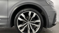 2020 (20) VOLKSWAGEN TIGUAN 2.0 TDi 150 4Motion R-Line Tech 5dr DSG 4648099
