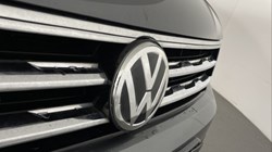 2020 (20) VOLKSWAGEN TIGUAN 2.0 TDi 150 4Motion R-Line Tech 5dr DSG 4648101