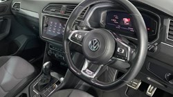 2020 (20) VOLKSWAGEN TIGUAN 2.0 TDi 150 4Motion R-Line Tech 5dr DSG 4648079