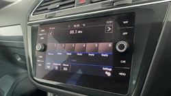 2020 (20) VOLKSWAGEN TIGUAN 2.0 TDi 150 4Motion R-Line Tech 5dr DSG 4648064