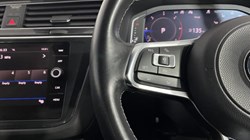 2020 (20) VOLKSWAGEN TIGUAN 2.0 TDi 150 4Motion R-Line Tech 5dr DSG 4648060