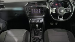 2020 (20) VOLKSWAGEN TIGUAN 2.0 TDi 150 4Motion R-Line Tech 5dr DSG 4648082