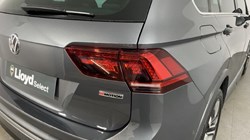 2020 (20) VOLKSWAGEN TIGUAN 2.0 TDi 150 4Motion R-Line Tech 5dr DSG 4648094