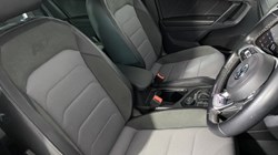 2020 (20) VOLKSWAGEN TIGUAN 2.0 TDi 150 4Motion R-Line Tech 5dr DSG 4648080