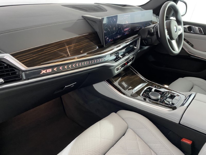 2025 (75) BMW X5 xDrive30d MHT M Sport 5dr Auto 4828125