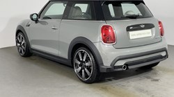 2022 (72) MINI HATCHBACK 1.5 Cooper Exclusive 3dr Auto 4697735