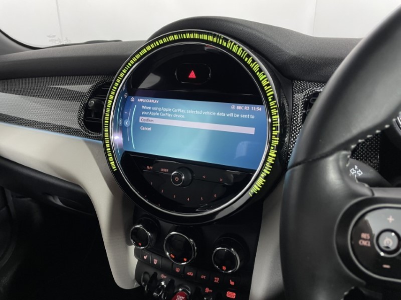 2022 (72) MINI HATCHBACK 1.5 Cooper Exclusive 3dr Auto 4697680