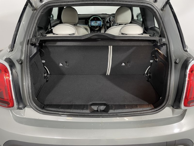 2022 (72) MINI HATCHBACK 1.5 Cooper Exclusive 3dr Auto 4697698