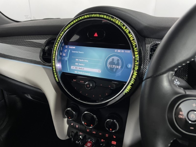 2022 (72) MINI HATCHBACK 1.5 Cooper Exclusive 3dr Auto 4697678