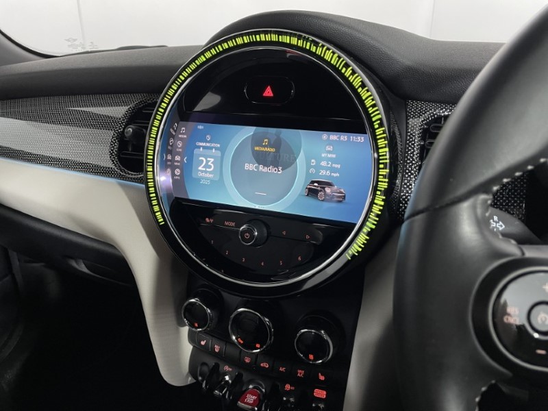 2022 (72) MINI HATCHBACK 1.5 Cooper Exclusive 3dr Auto 4697677