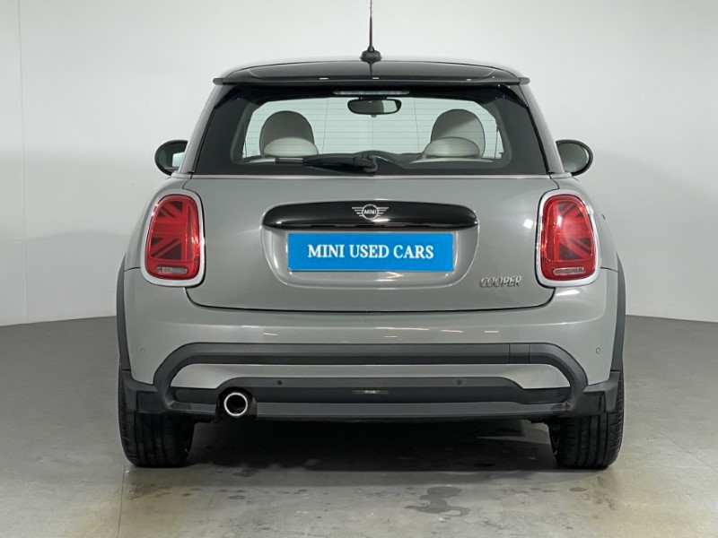 2022 (72) MINI HATCHBACK 1.5 Cooper Exclusive 3dr Auto 4748343