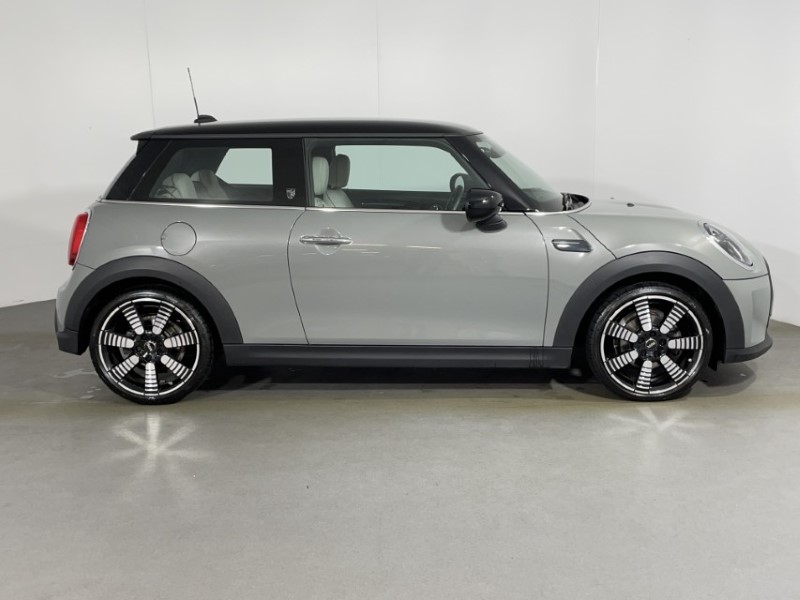 2022 (72) MINI HATCHBACK 1.5 Cooper Exclusive 3dr Auto 4697743