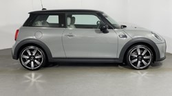 2022 (72) MINI HATCHBACK 1.5 Cooper Exclusive 3dr Auto 4697743