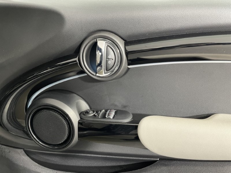 2022 (72) MINI HATCHBACK 1.5 Cooper Exclusive 3dr Auto 4697690