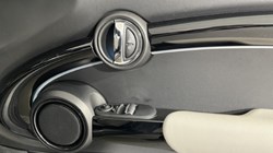 2022 (72) MINI HATCHBACK 1.5 Cooper Exclusive 3dr Auto 4697690
