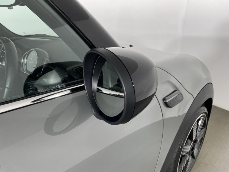 2022 (72) MINI HATCHBACK 1.5 Cooper Exclusive 3dr Auto 4697691