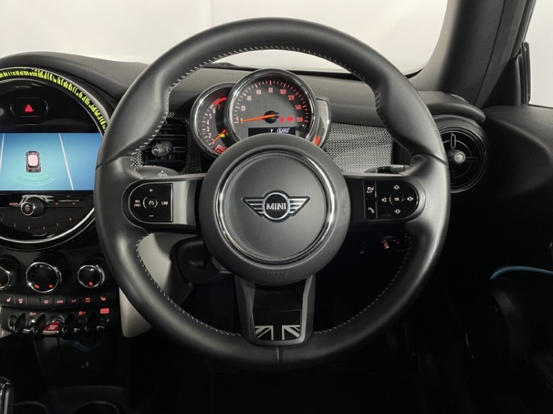 2022 (72) MINI HATCHBACK 1.5 Cooper Exclusive 3dr Auto 4697670