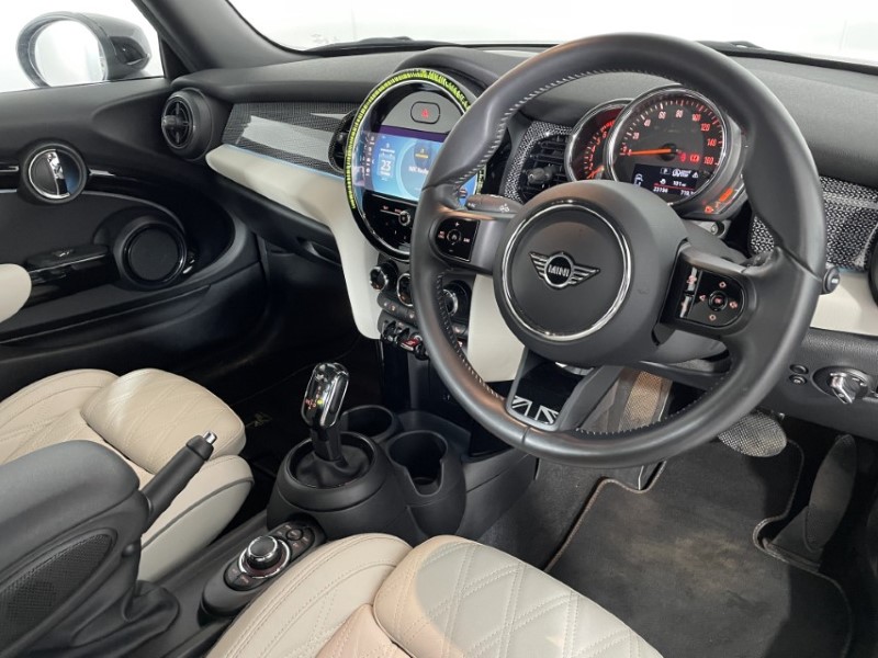 2022 (72) MINI HATCHBACK 1.5 Cooper Exclusive 3dr Auto 4697684