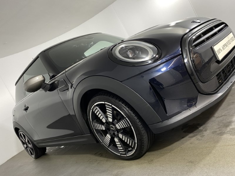 2022 (72) MINI HATCHBACK 1.5 Cooper Exclusive 3dr Auto 4695760