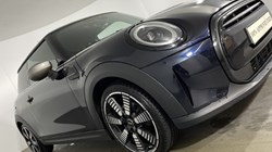 2022 (72) MINI HATCHBACK 1.5 Cooper Exclusive 3dr Auto 4695760