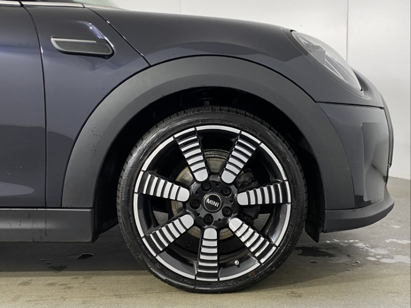 2022 (72) MINI HATCHBACK 1.5 Cooper Exclusive 3dr Auto 4695734