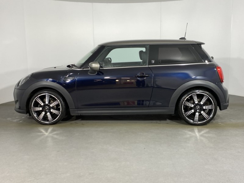 2022 (72) MINI HATCHBACK 1.5 Cooper Exclusive 3dr Auto 4695749
