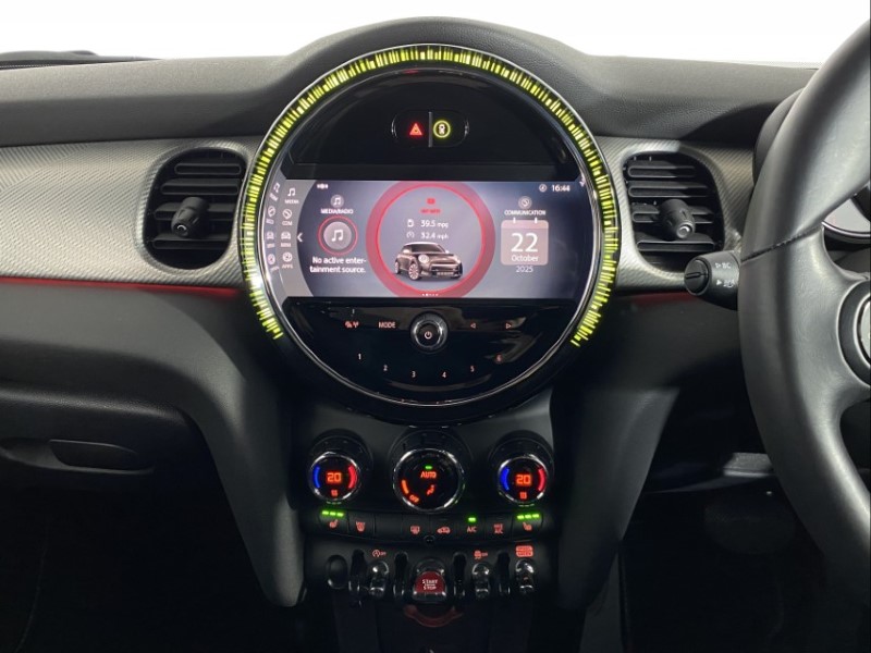 2022 (72) MINI HATCHBACK 1.5 Cooper Exclusive 3dr Auto 4695711