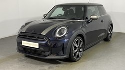 2022 (72) MINI HATCHBACK 1.5 Cooper Exclusive 3dr Auto 4695747