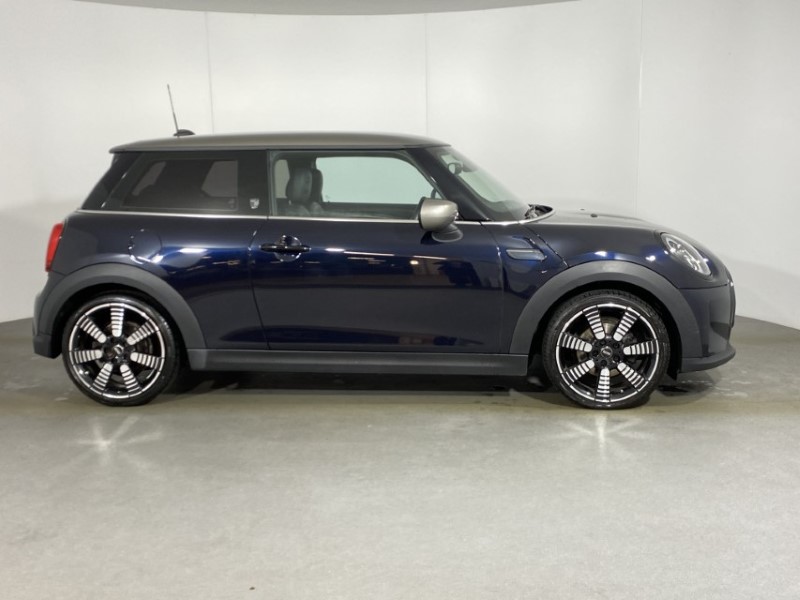 2022 (72) MINI HATCHBACK 1.5 Cooper Exclusive 3dr Auto 4695754