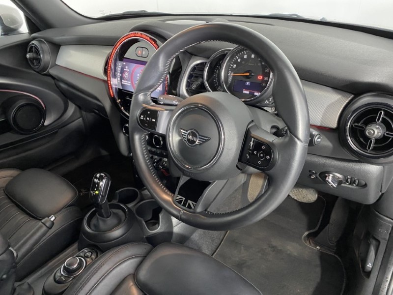 2022 (72) MINI HATCHBACK 1.5 Cooper Exclusive 3dr Auto 4695717