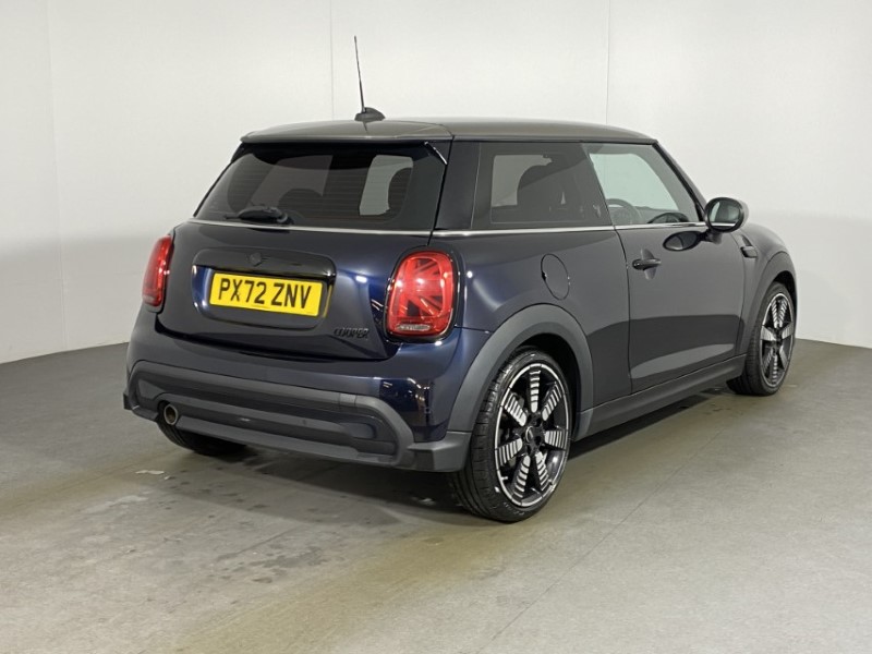 2022 (72) MINI HATCHBACK 1.5 Cooper Exclusive 3dr Auto 4695753