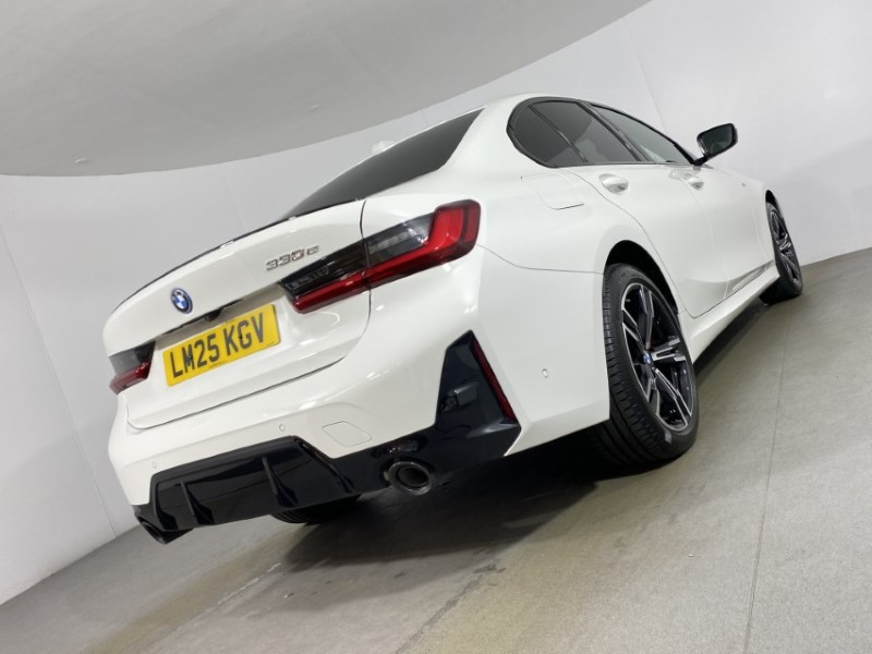 2025 (25) BMW 3 SERIES 330e 22.3 kWh M Sport 4dr Step Auto 4791312