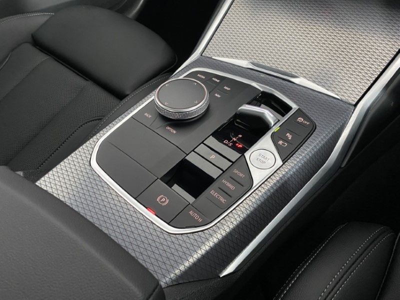 2025 (25) BMW 3 SERIES 330e 22.3 kWh M Sport 4dr Step Auto 4791281