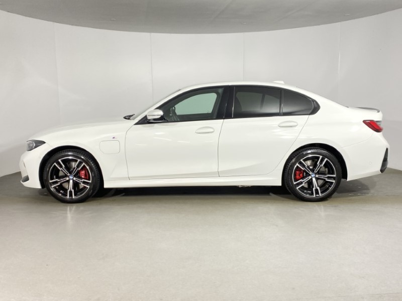2025 (25) BMW 3 SERIES 330e 22.3 kWh M Sport 4dr Step Auto 4791322