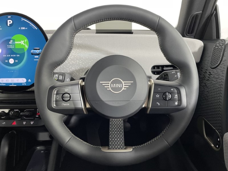 2024 (74) MINI COOPER 160kW SE Exclusive 54kWh 3dr Auto 4771539