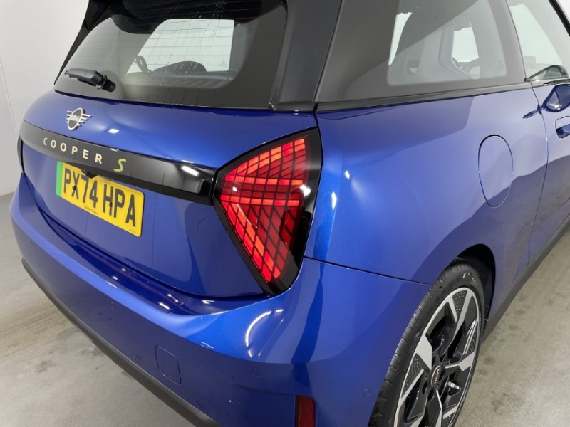 2024 (74) MINI COOPER 160kW SE Exclusive 54kWh 3dr Auto 4771561