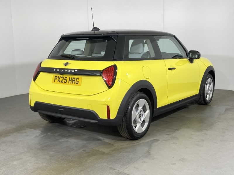 2025 (25) MINI COOPER 1.5 C Classic 3dr Auto 4782883