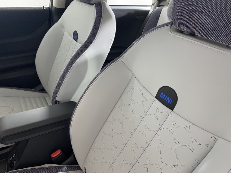 2025 (25) MINI COOPER 1.5 C Classic 3dr Auto 4782855