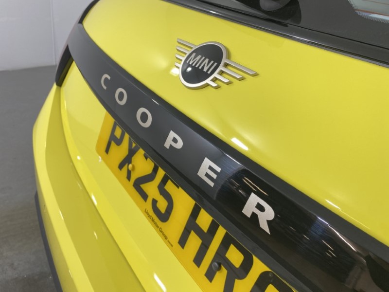 2025 (25) MINI COOPER 1.5 C Classic 3dr Auto 4782859