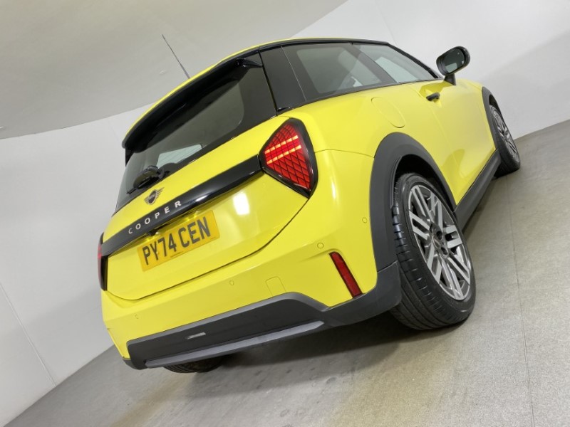 2024 (74) MINI COOPER 1.5 C Classic 3dr Auto 4844351