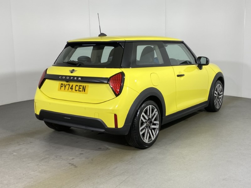 2024 (74) MINI COOPER 1.5 C Classic 3dr Auto 4844367