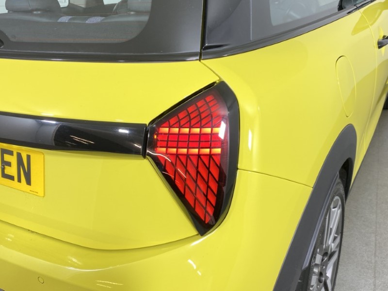 2024 (74) MINI COOPER 1.5 C Classic 3dr Auto 4844345