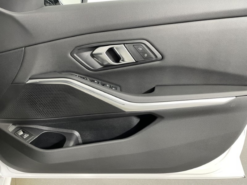 2025 (25) BMW 3 SERIES 320i M Sport 5dr Step Auto 4896661