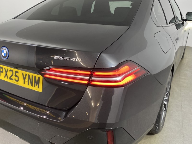 2025 (25) BMW I5 250kW eDr40 M Sport 84kWh 4dr Auto [Comfort PLUS/22kW] 4867237