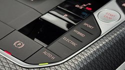 2025 (25) BMW 3 SERIES 330e 22.3 kWh M Sport 4dr Step Auto 4907967