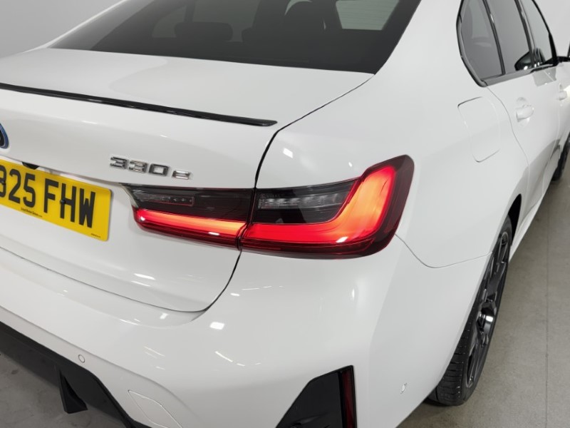 2025 (25) BMW 3 SERIES 330e 22.3 kWh M Sport 4dr Step Auto 4907983
