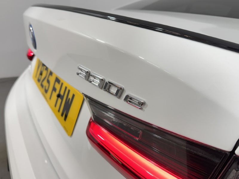 2025 (25) BMW 3 SERIES 330e 22.3 kWh M Sport 4dr Step Auto 4907982