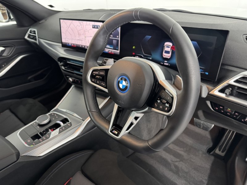 2025 (25) BMW 3 SERIES 330e 22.3 kWh M Sport 4dr Step Auto 4907971