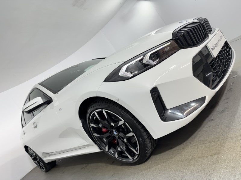 2025 (25) BMW 3 SERIES 330e 22.3 kWh M Sport 4dr Step Auto 4908016